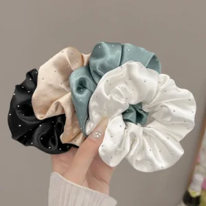 Chouchou satin strass élégant – maintien doux et anti-casse cheveux