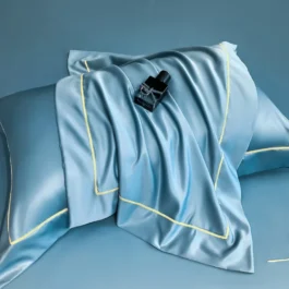 Taie d’oreiller satin doux pour cheveux protégés et déco élégante