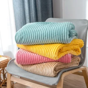 Couverture flanelle rayée ultra douce pour confort familial optimal